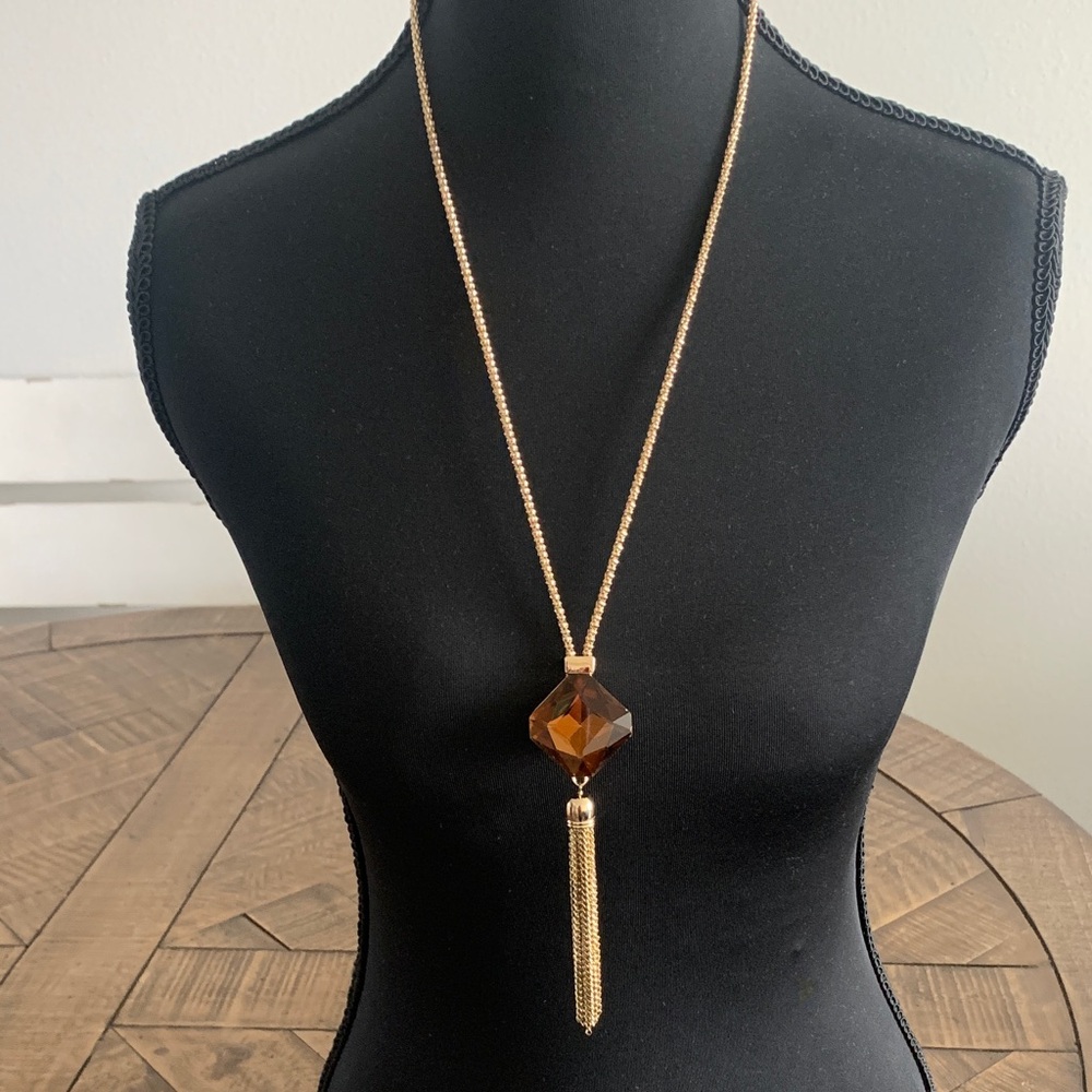 Chic Gold Tone and Amber Geometric Pendant Necklace.